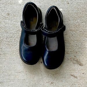 Black slippers in good condition 13 1/2 little girl